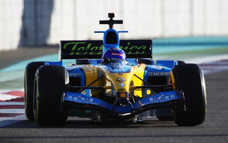 爱游戏体育-雷诺车队翻盘红牛二队，塞恩斯高光表现