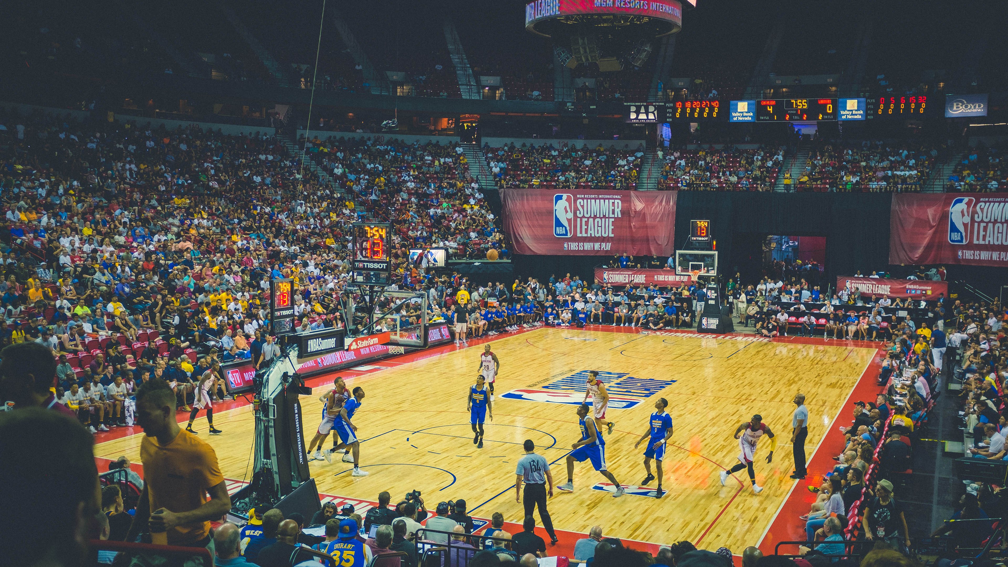 戈贝尔降维打击尼克斯，中国篮球的尺寸困境与未来出路