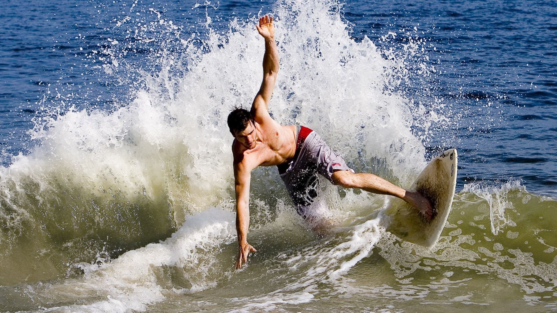 米切尔爆发，猛龙强行终结深圳队，一场被预定的意外